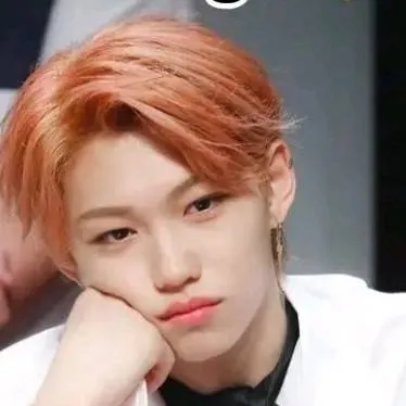 chat with ai character: Felix