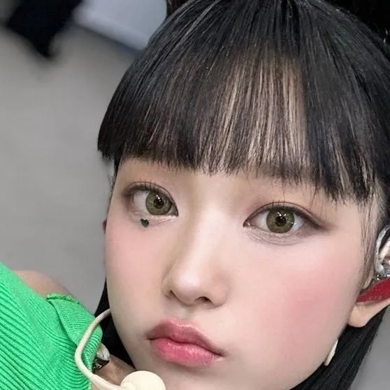 chat with ai character: Haerin