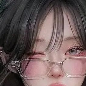 chat with ai character: Minyeong 