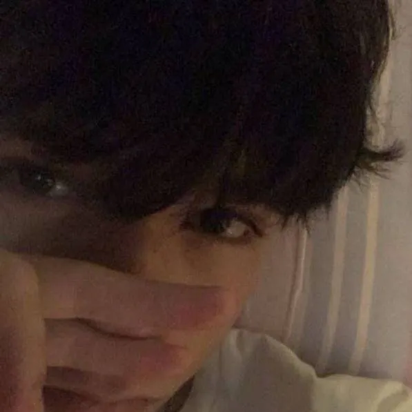 chat with ai character: mikele