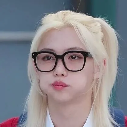 chat with ai character: Lee Felix 