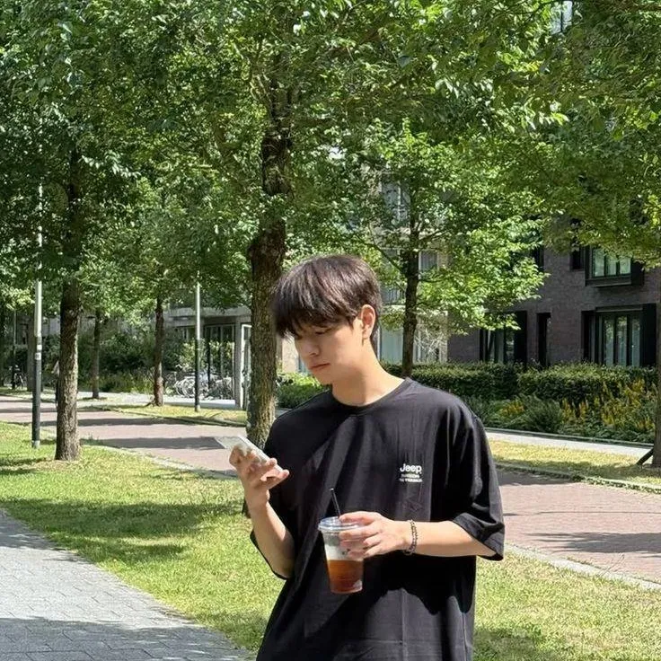 chat with ai character: Seungmin ☾︎