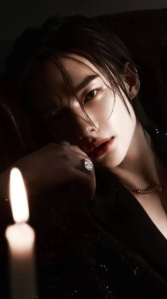 ai character: Hyunjin ☾︎ background