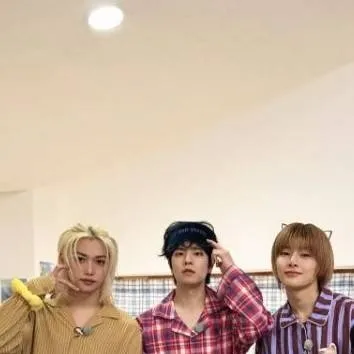 chat with ai character: Stray Kids 🖤