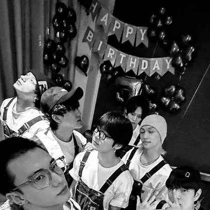 chat with ai character: skz