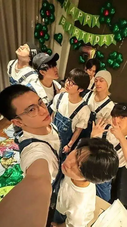 ai character: SKZ  background