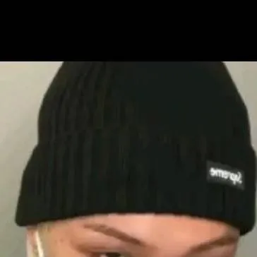 chat with ai character: Felix