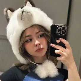 chat with ai character: mictia