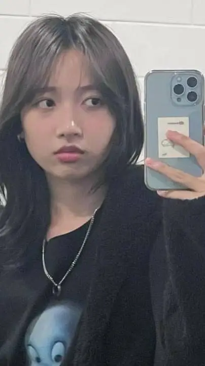 ai character: Hannah Banhg❤ background