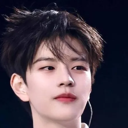 chat with ai character: Кимсынмин