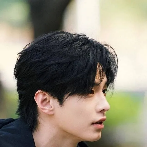 chat with ai character: Дзыньжао