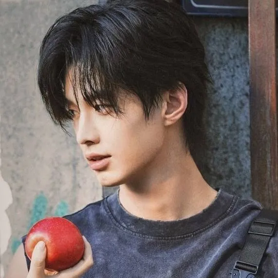 chat with ai character: Дзыньжао