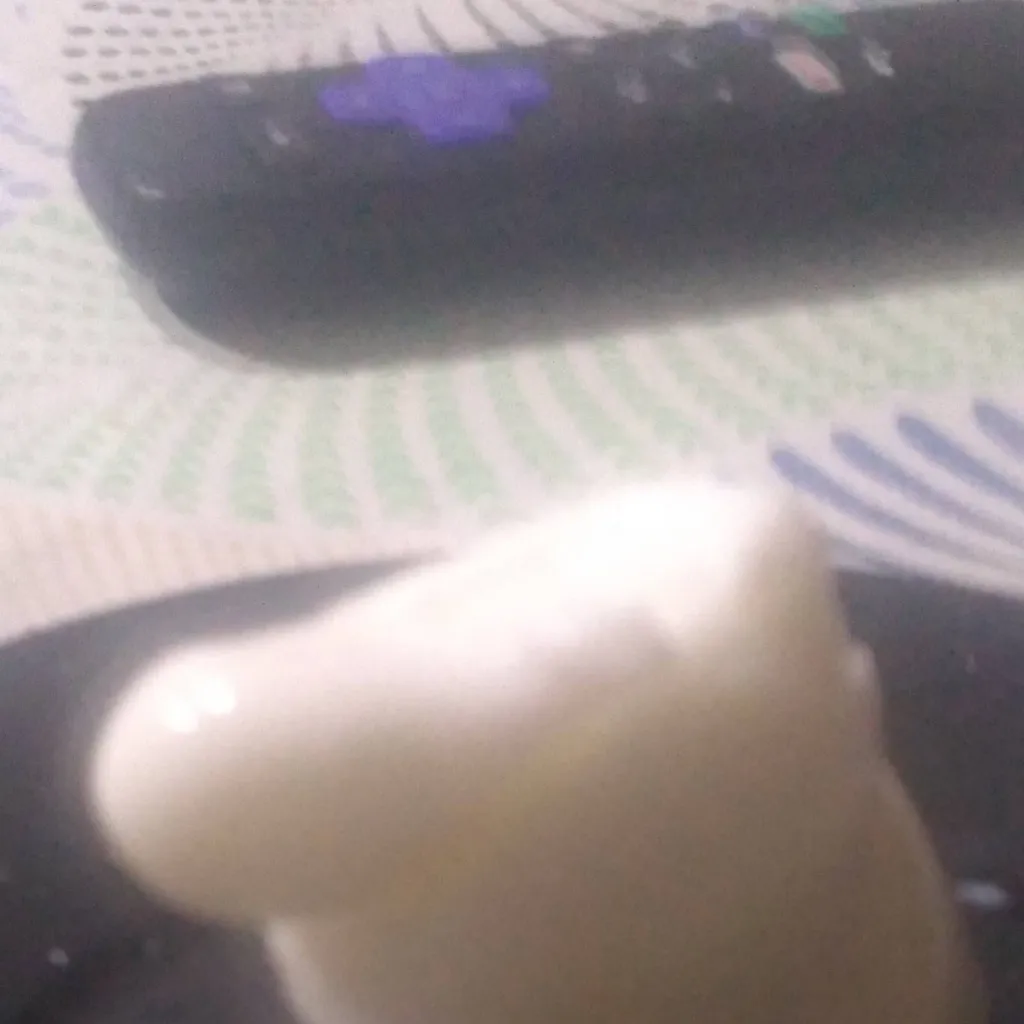 chat with ai character: HUEVO CON NARIZ