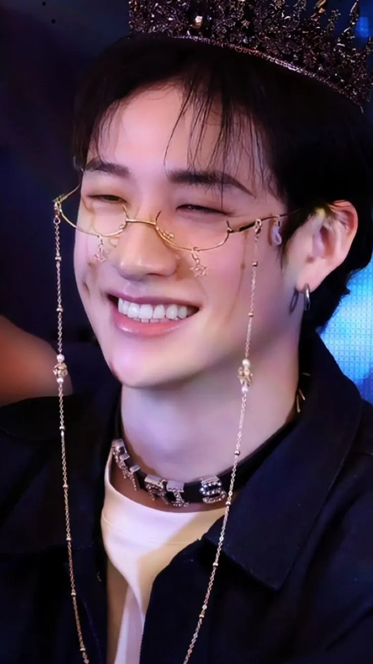 ai character: BANG CHAN 👄 background