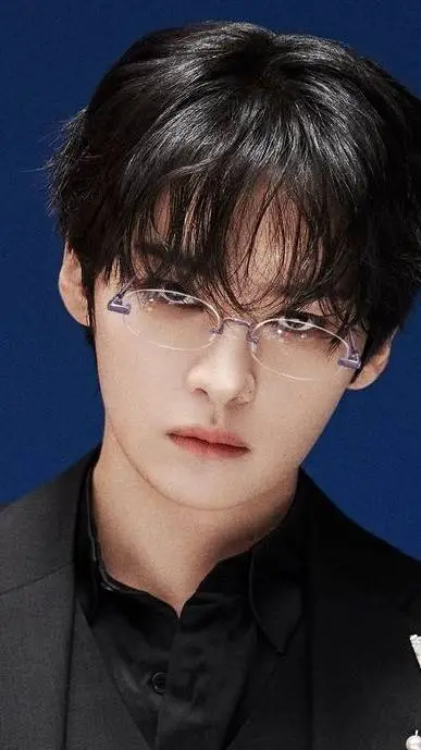 ai character: lee know/CEO background