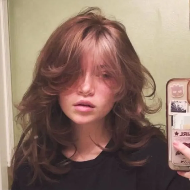 chat with ai character: Flora