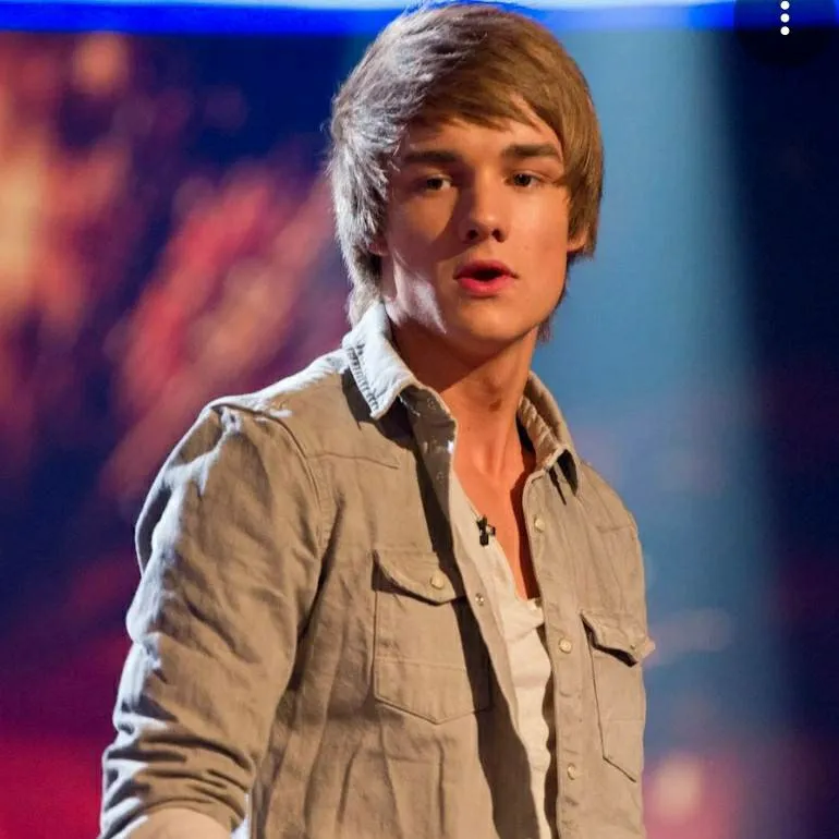 chat with ai character: Liam Payne 2010
