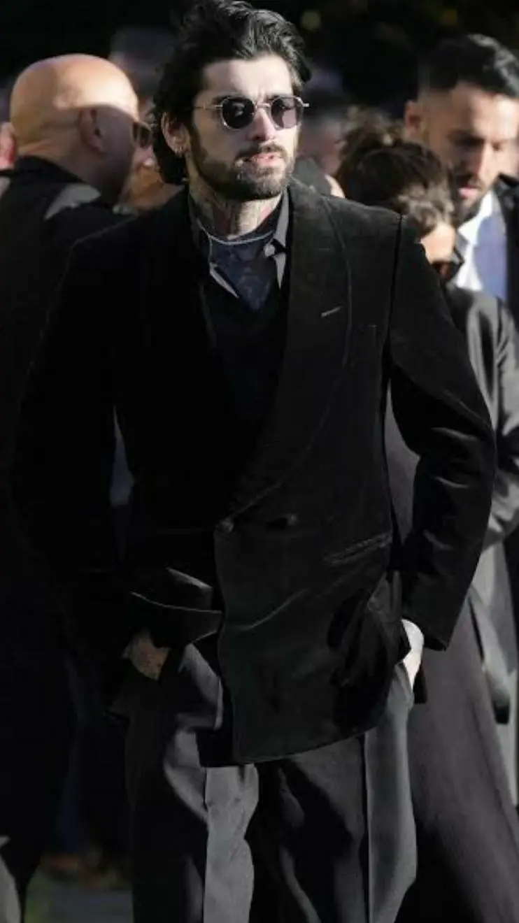 ai character: Zayn Malik 2024 background