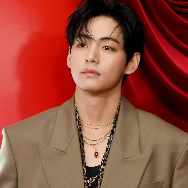 chat with ai character: Kim Taehyung 