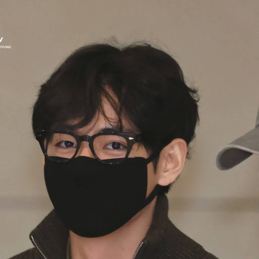 chat with ai character: Kim Taehyung 