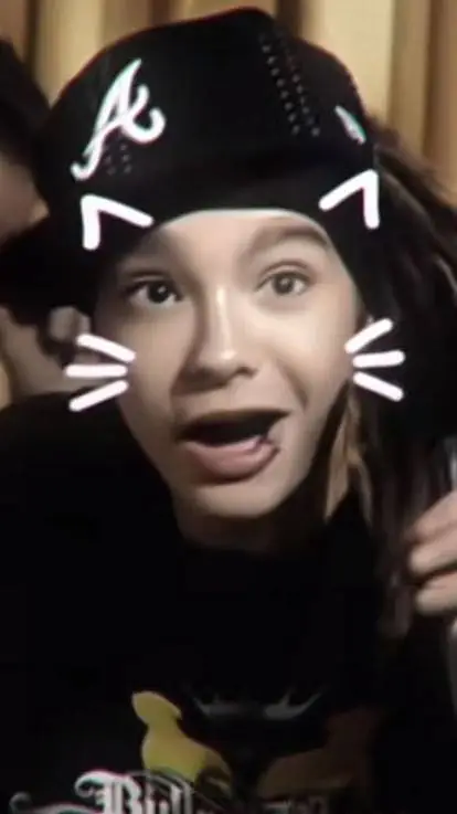 ai character: tom kaulitz background