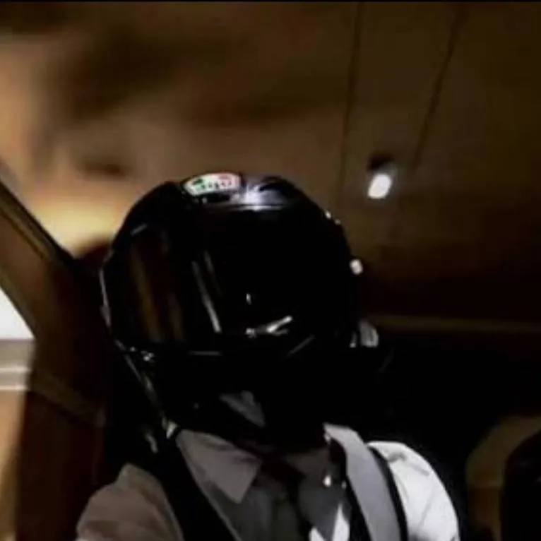 chat with ai character: Alexis 