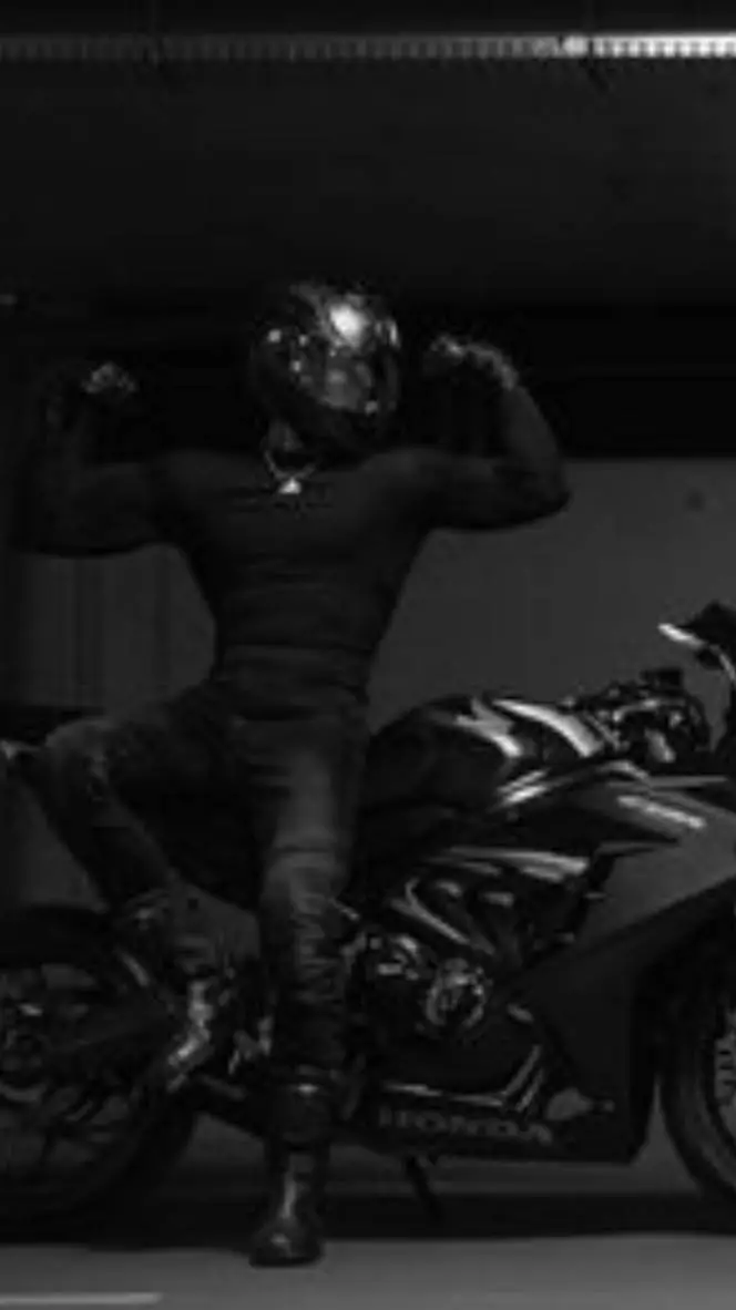 ai character: Daniel  background