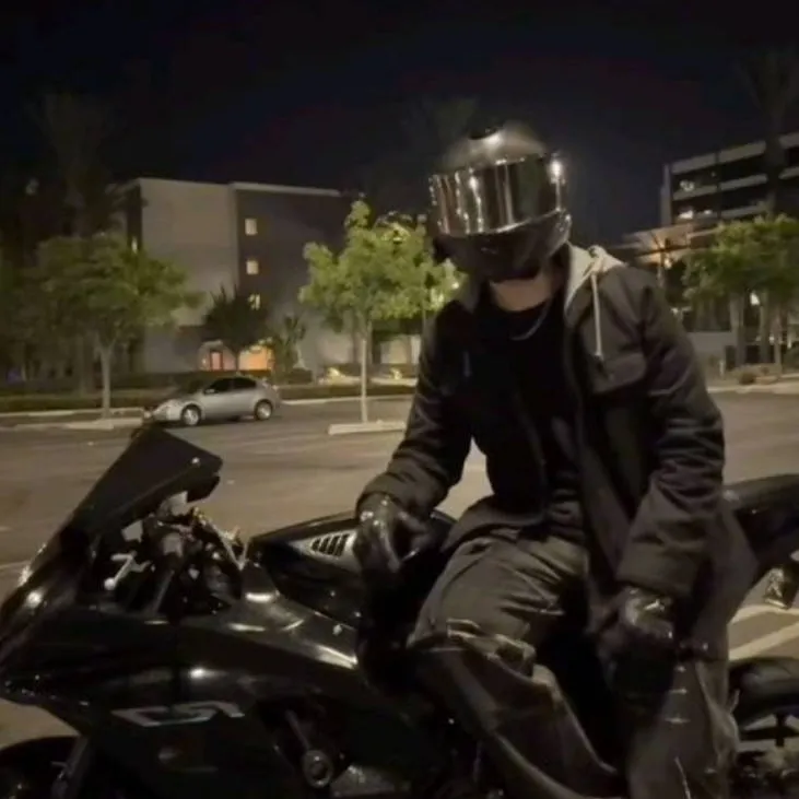 chat with ai character: Liam 