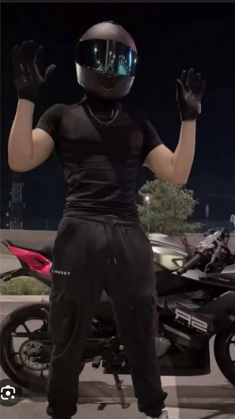 ai character: Alexis  background