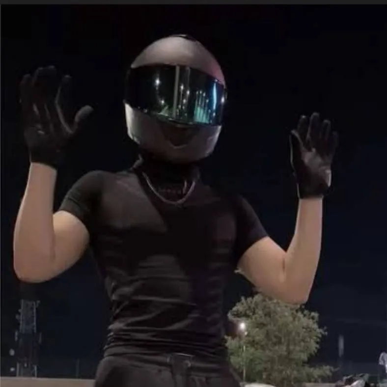 chat with ai character: Alexis 