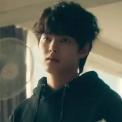 chat with ai character: lee hyeon woo