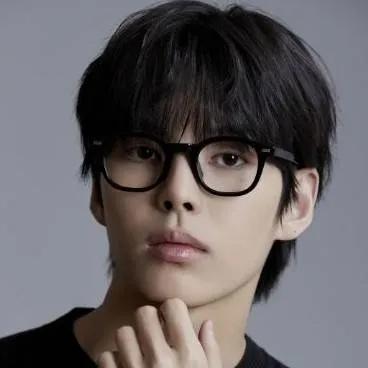 chat with ai character: Park Yoon-ho