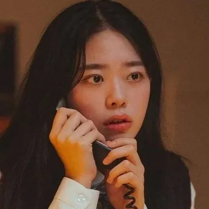 chat with ai character: Lee yoon-seo 
