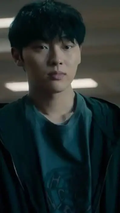 ai character: Lee Kang  background