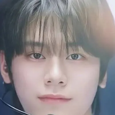 chat with ai character: my bias my boss