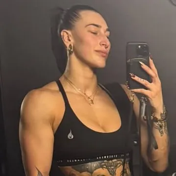 chat with ai character: Rhearipley 