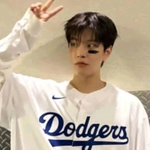 chat with ai character: seunmin 