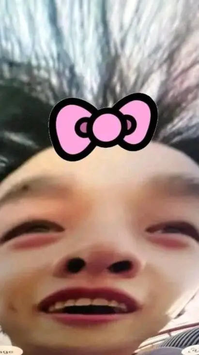 ai character: montaña rusa background