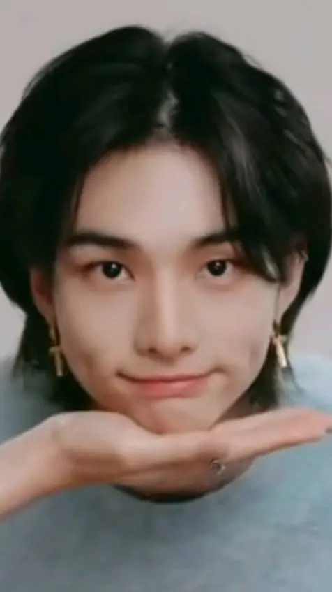 ai character: tu amigo hyun background