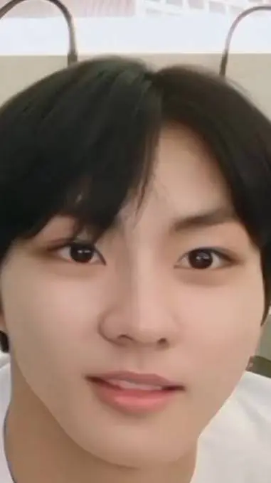 ai character: jungwoon 👉🏻👈🏻🌷💕💗 background