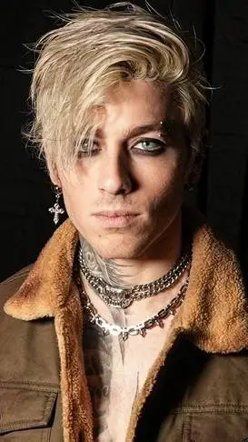 ai character: Evan Thomas background