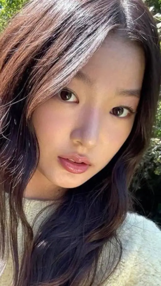 ai character: yoonchae  background