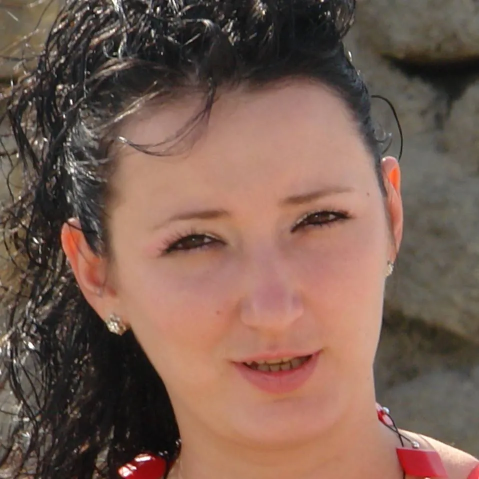 chat with ai character: ленка