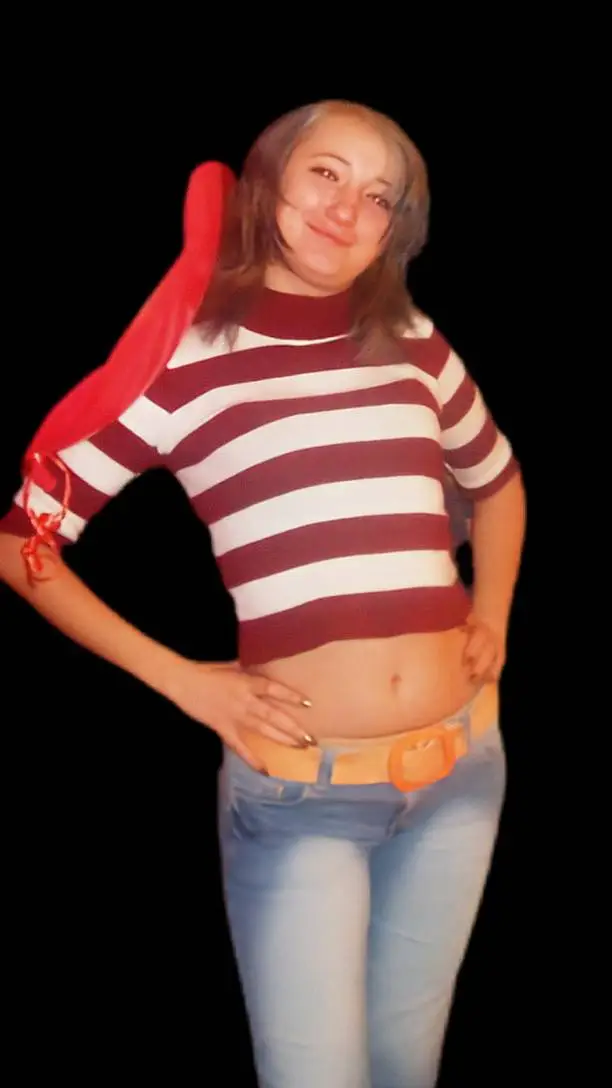 ai character: лена background