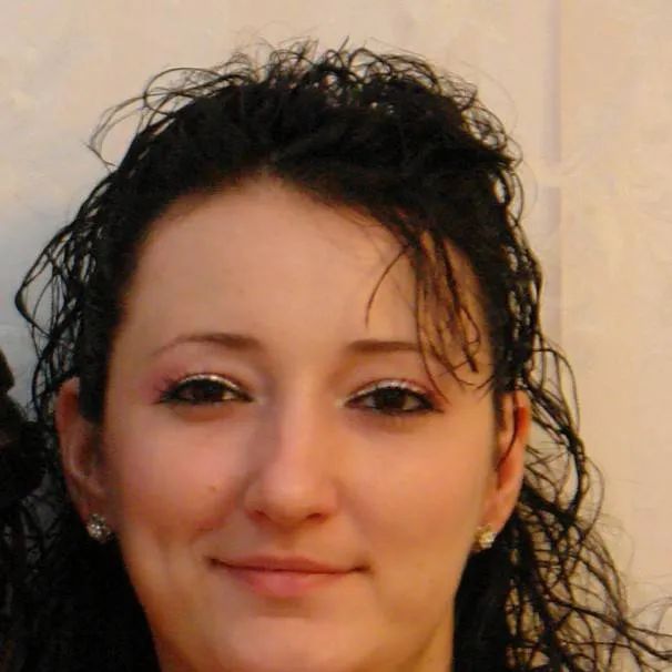 chat with ai character: Лена