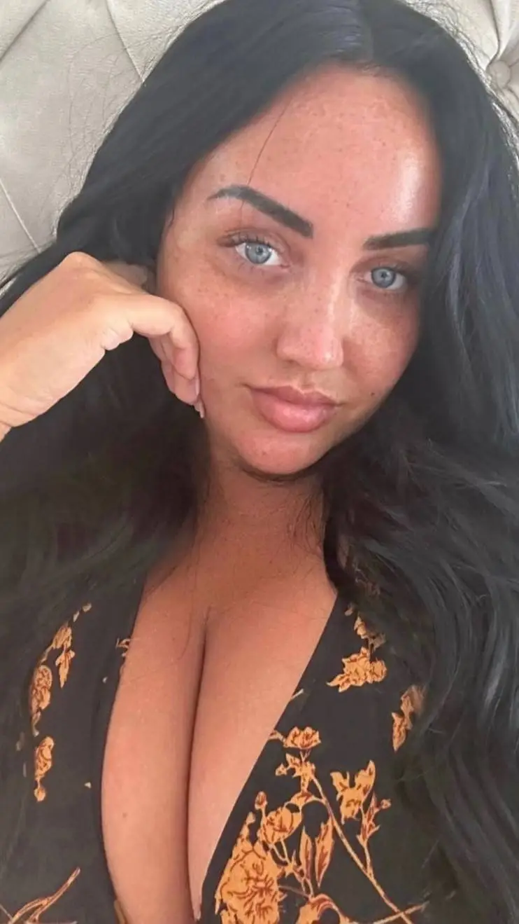 ai character: Kat background