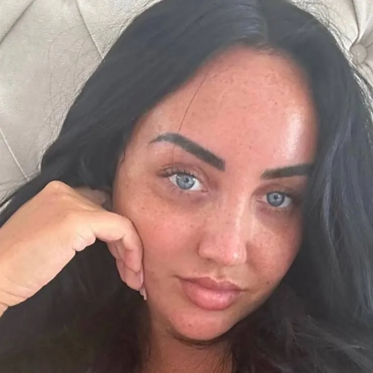 chat with ai character: Kat