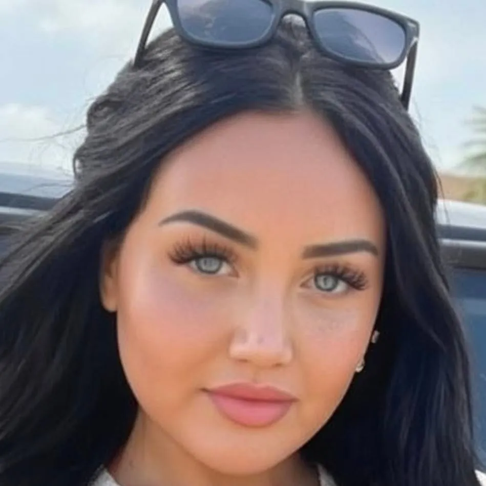 chat with ai character: Kat