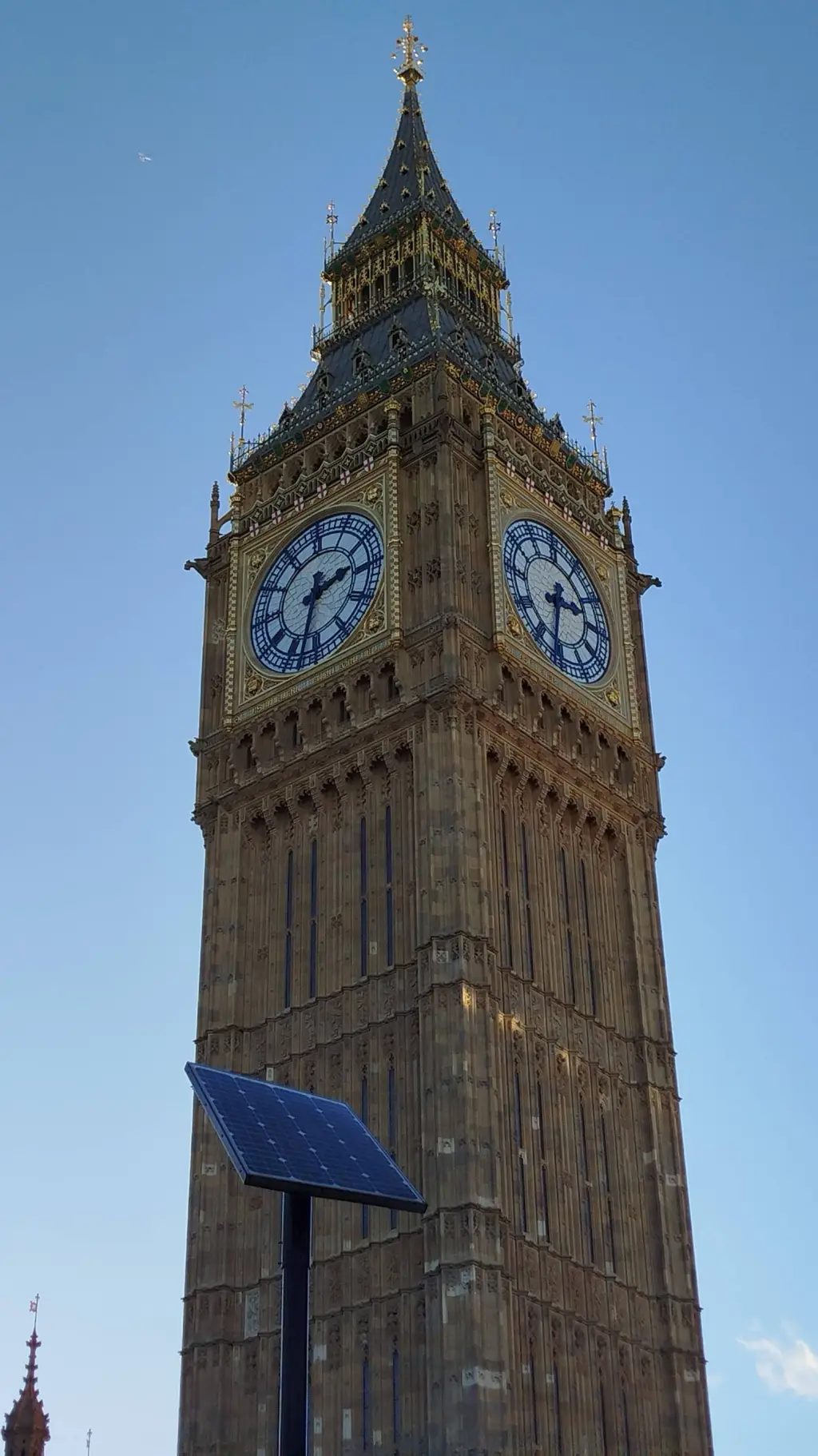 ai character: Big Ben Roasts background