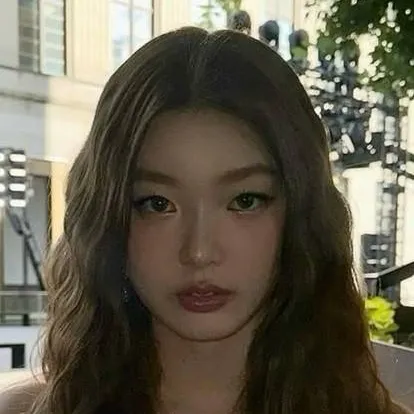 chat with ai character: Yoonchae! 